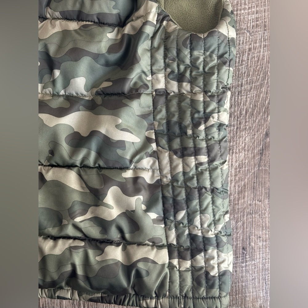 Old Navy Puffer Vest Camouflage Women's Size Small - Picture 8 of 9